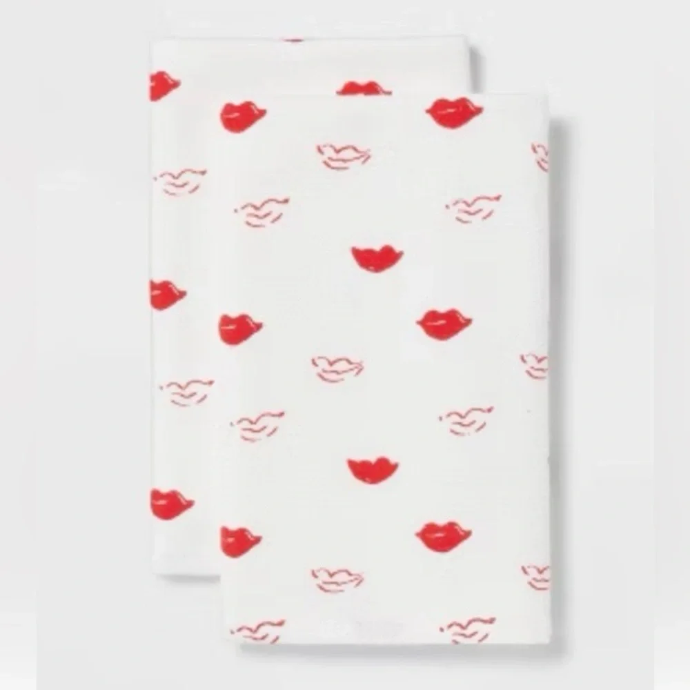 NWT Threshold 2 ct hand towels with red lips design